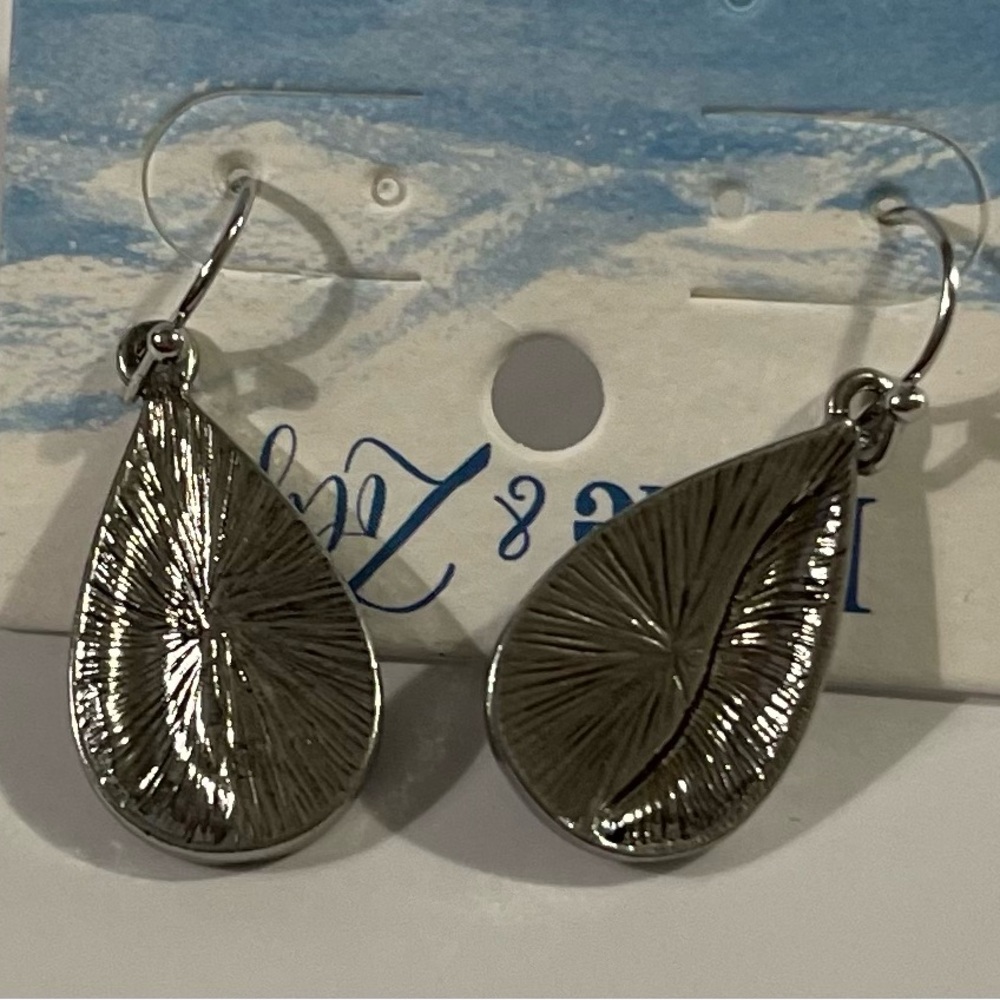 NWT Elsie & Zoey Silver and Blue Teardrop Earrin,gs - Picture 3 of 3